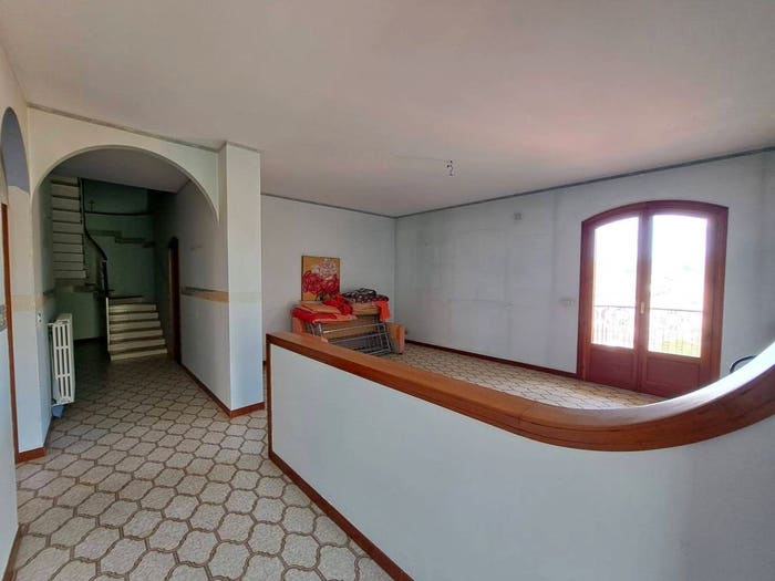 Appartamento con 5 locali in vendita in Via Emanuele Basile, Bronte