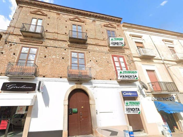 Appartamento con 6 locali in vendita in Cso Garibaldi, Centro, Castrovillari