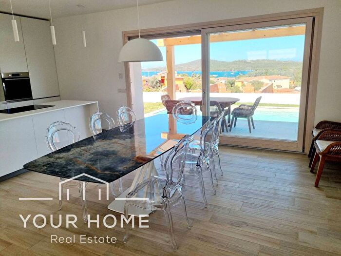 Casa con 5 locali in vendita in Porto Pozzo, Santa Teresa Gallura