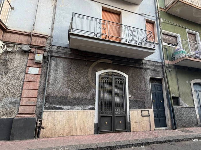 Appartamento con 6 locali in vendita in Via Fiume, Paternò
