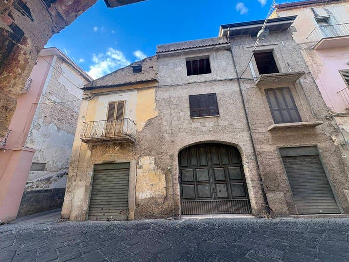 Casa con 6 locali in vendita in Via Ponte Carolino, Centro, Maddaloni