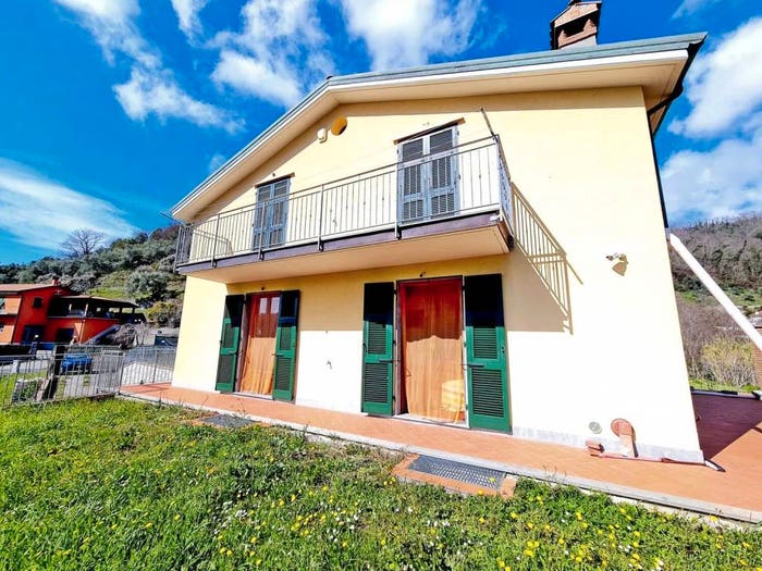 Casa con 6 locali in vendita in Via Della Libertà No Number, Arcola