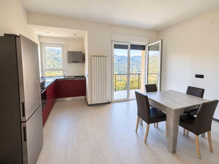 Appartamento trilocale in vendita in Via Zotte San Salvatore, San Salvatore, Cuasso al Monte