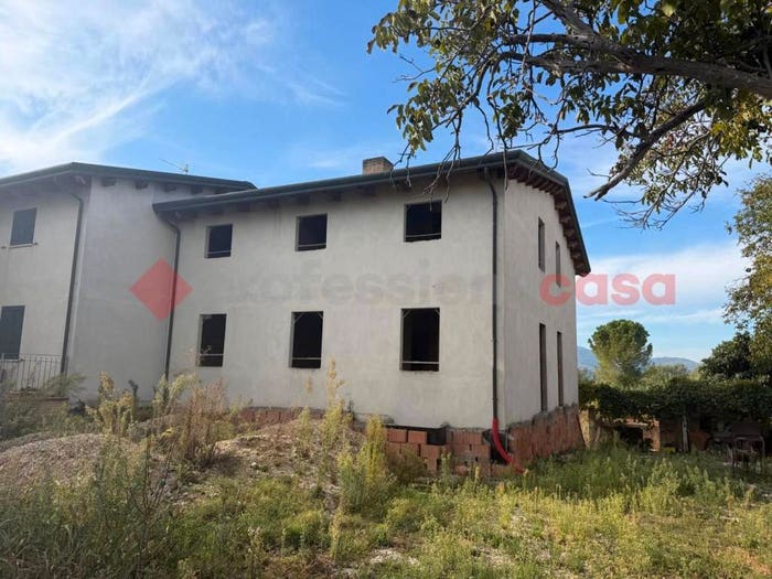 Appartamento trilocale in vendita in Via Passerella, Bettona