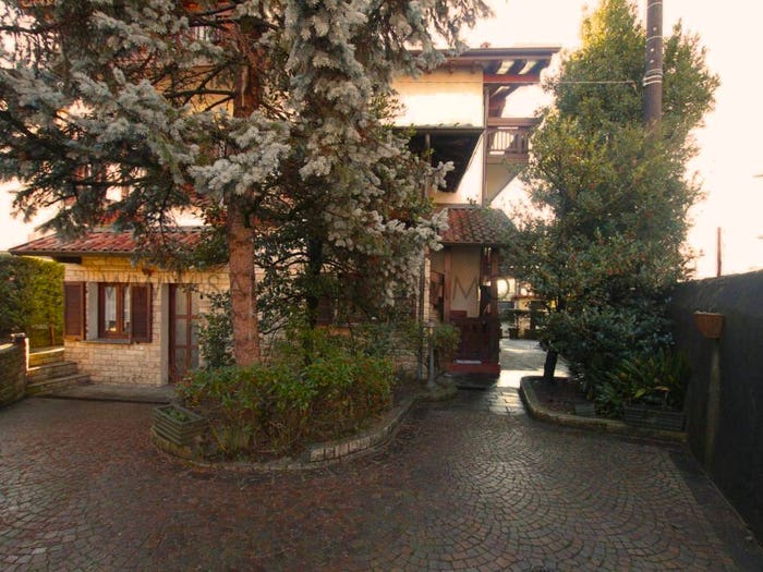 Casa con 6 locali in vendita in Centro, Calolziocorte