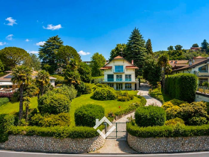 Casa con 6 locali in vendita in Centro, Ranco