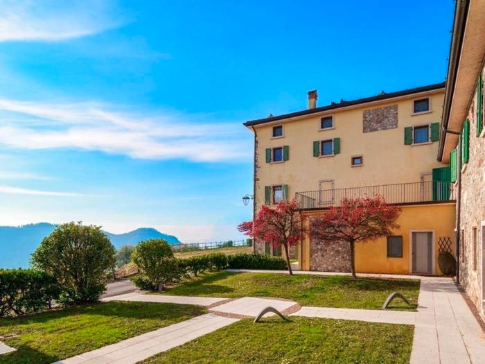 Casa con 6 locali in vendita in Via Per Marciaga, Garda