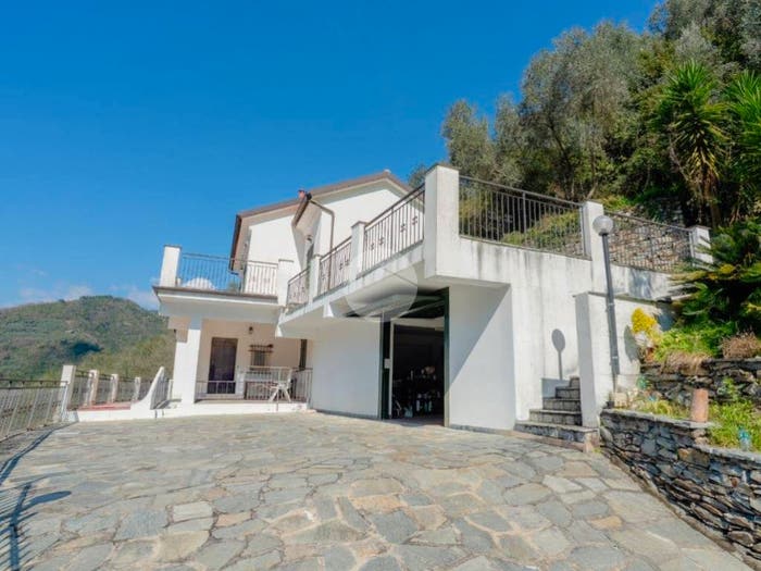 Casa con 6 locali in vendita in Via del Camoglino, Avegno