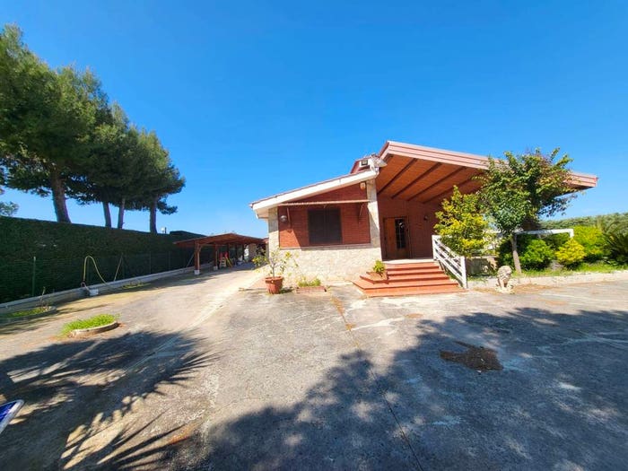 Casa quadrilocale in vendita in Via Castel del Monte, Montegrosso Boschetto, Andria