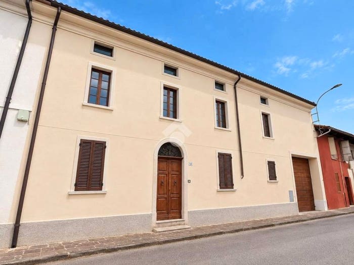 Casa con 6 locali in vendita in Via Filanda, Centro, Solarolo Rainerio