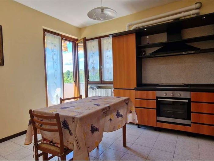 Appartamento con 5 locali in vendita in VIA DELL'AQUILA, Centro, Borgomanero