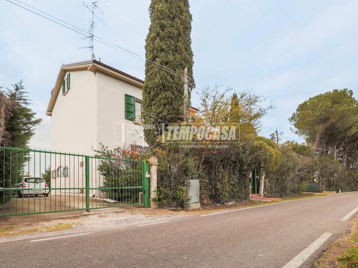 Casa con 6 locali in vendita in Via Sabbioni, Tre Monti, Imola