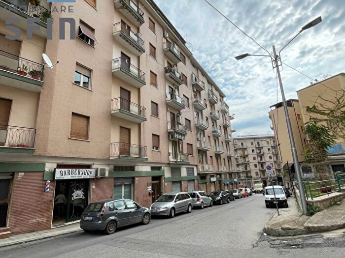 Appartamento quadrilocale in vendita in Via Gerolamo De Rada, Acquedotto, Cosenza