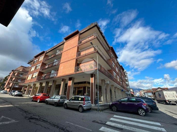 Appartamento con 5 locali in vendita in Viale Giacomo Matteotti, Centro, Cuorgnè