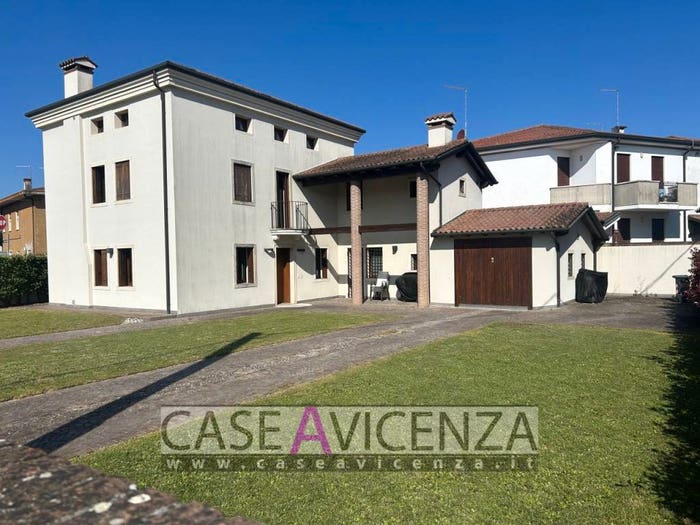 Casa con 6 locali in vendita in Via Ugo La Malfa, Centro, Camisano Vicentino