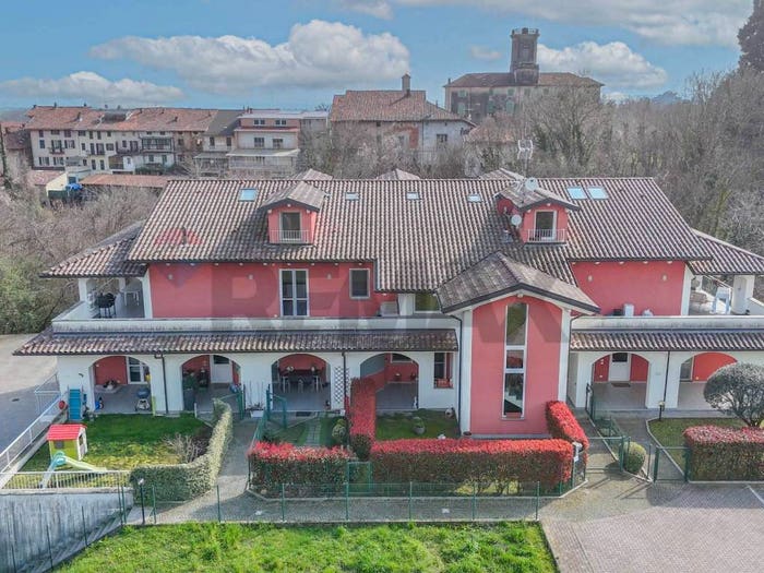 Appartamento quadrilocale in vendita in via IV Novembre, Centro, Ronco Biellese