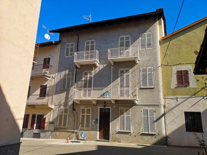 Casa con 6 locali in vendita in Via Rovasenda, Brusnengo