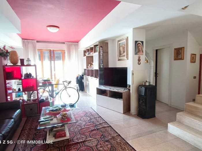Appartamento quadrilocale in vendita in Strada Statale Picena, Amandola