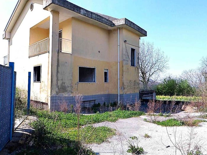 Casa con 6 locali in vendita in via Barbuti, Fisciano