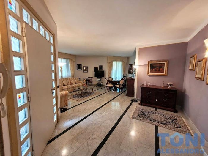 Casa con 6 locali in vendita in Cerreto Guidi