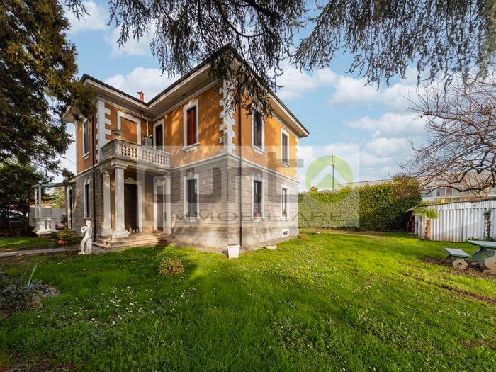 Appartamento trilocale in vendita in Via Federico Ozanam, Centro, Concorezzo