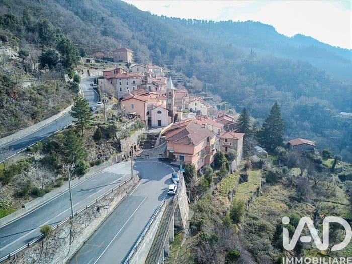 Casa con 6 locali in vendita in Via MAGGIORE, Vecersio, Castelvecchio di Rocca Barbena