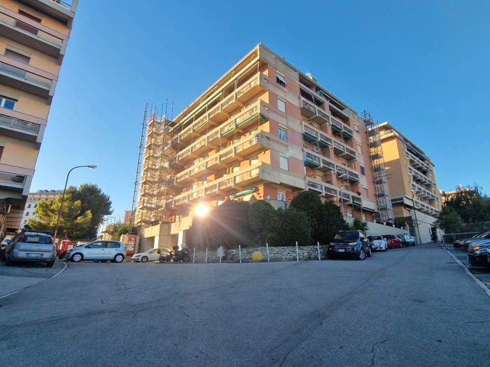 Appartamento trilocale in vendita in Via Gaetano Barbareschi, Dinegro, Genova