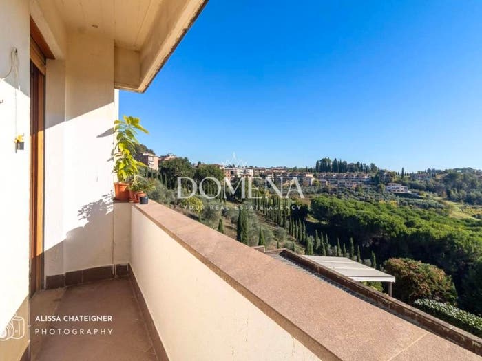 Appartamento con 6 locali in vendita in Via E San Piccolomini, Fuori Porta Romana, Siena