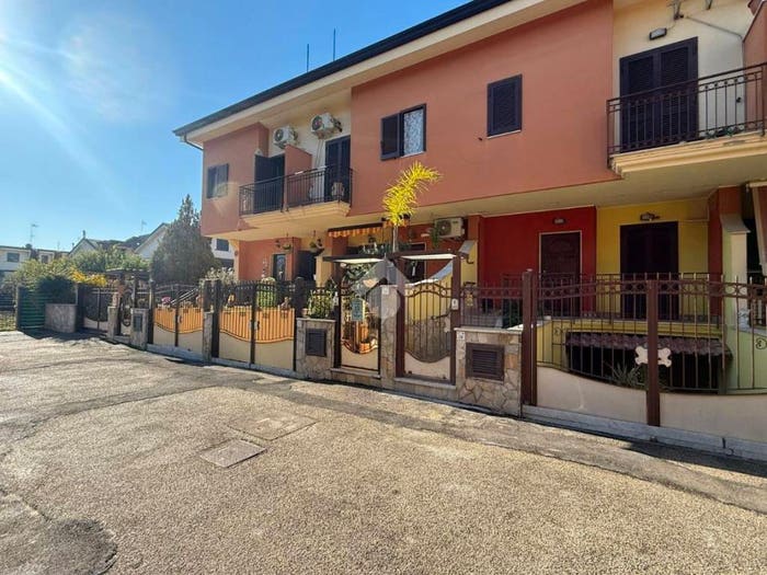 Casa con 6 locali in vendita in Via Tommaso Carfora, Centro, Acerra
