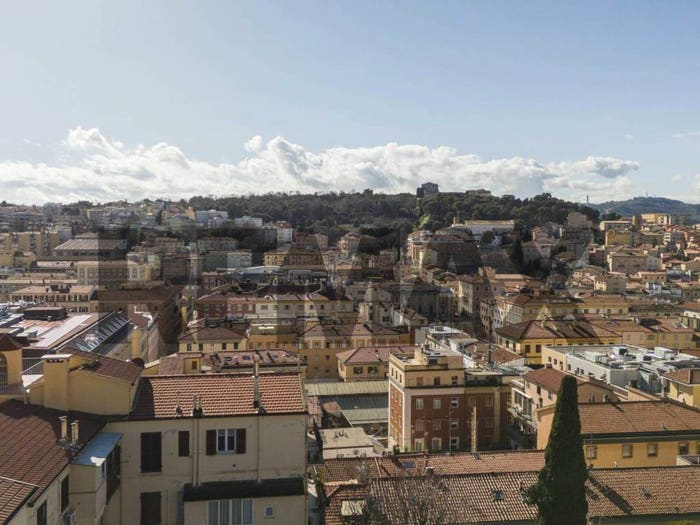 Appartamento con 6 locali in vendita in Via Goito, Centro Storico, Ancona