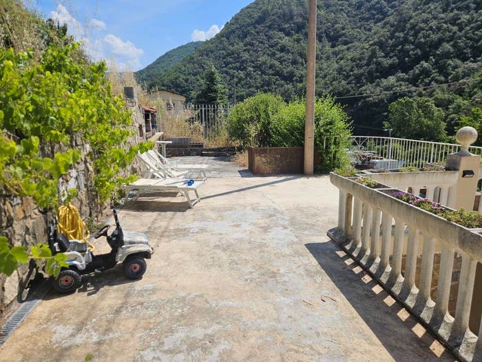 Casa con 5 locali in vendita in Dolceacqua
