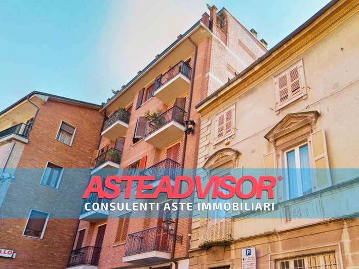 Appartamento con 6 locali in vendita in Piazzetta Santa Maria Canale, Centro, Tortona
