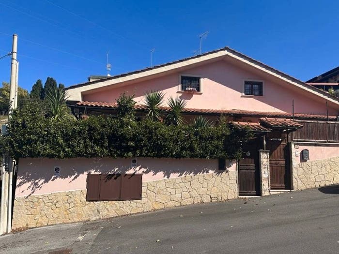 Casa con 6 locali in vendita in Via Pietro Vannucci, Pichini, Guidonia Montecelio