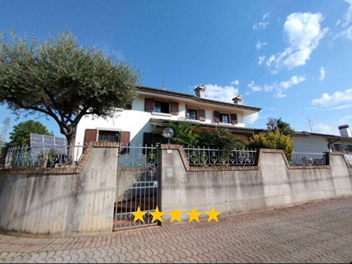 Appartamento con 6 locali in vendita in Via Primo Maggio, Vidulis, Dignano