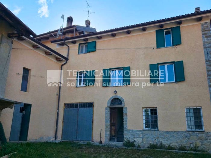 Casa con 5 locali in vendita in Borgata Costa Soprana, Camerana