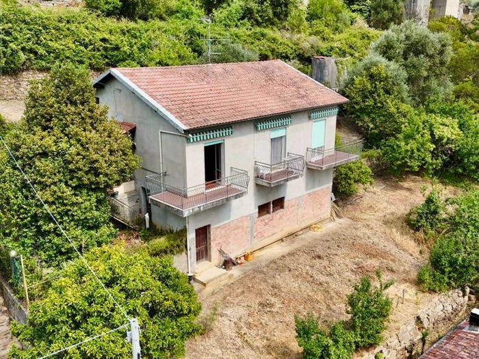 Casa con 6 locali in vendita in Strada San Pietro, Verezzo, Sanremo