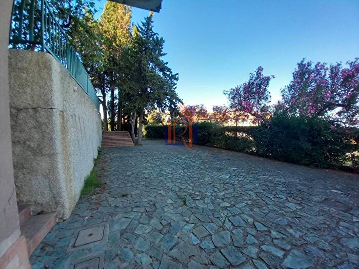 Casa con 6 locali in vendita in Via Melito Porto Salvo, Catanzaro Lido, Catanzaro