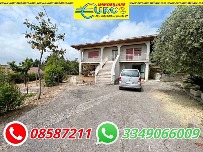 Casa con 10 locali in vendita in Via Giuseppe De Vincentis, Roseto Degli Abruzzi