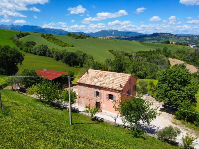 Casa con 6 locali in vendita in Sant'Angelo in Pontano