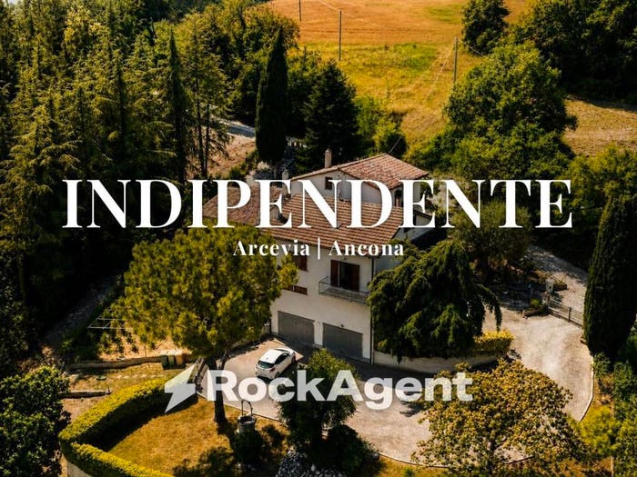 Casa con 6 locali in vendita in Frazione San Ginesio, Arcevia