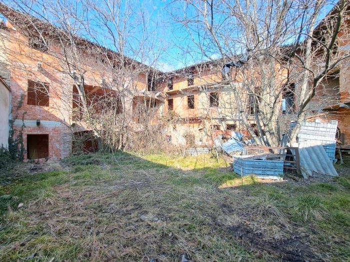 Casa con 6 locali in vendita in Piazza Comunale, Centro, Magnano