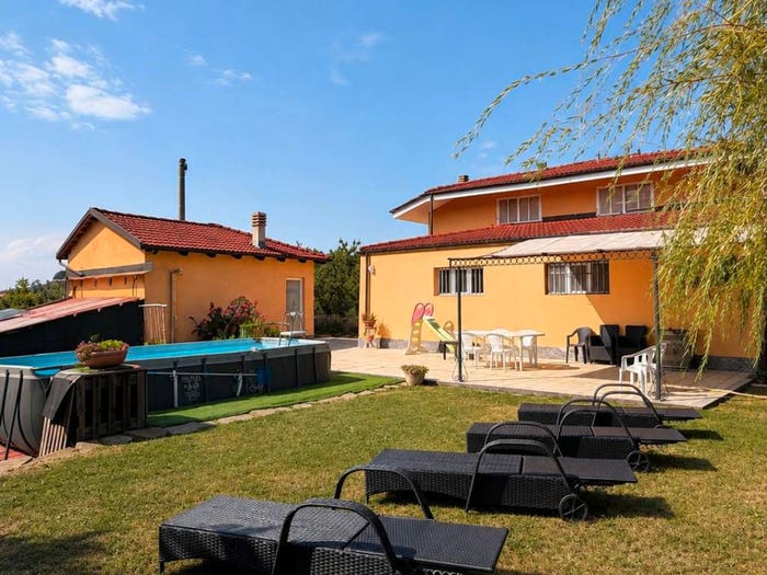 Casa con 5 locali in vendita in Via Provinciale, Serravalle Langhe