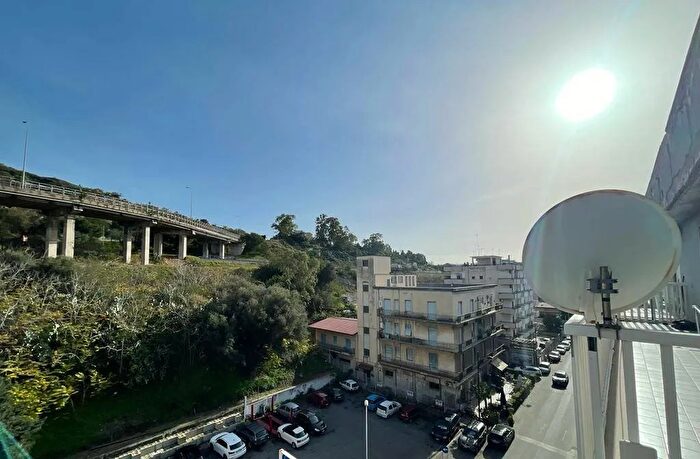 Appartamento con 8 locali in vendita in Via Vecchia Provinciale, Reggio Calabria