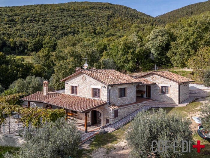 Casa trilocale in vendita in Via Uccellatore, Salisano