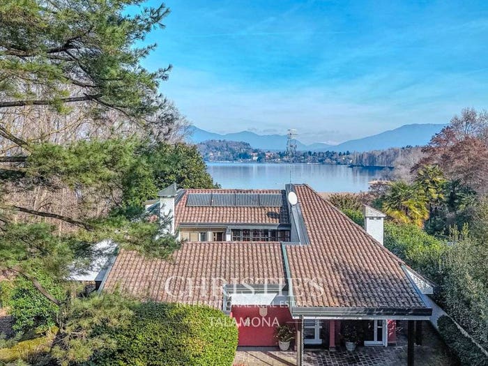 Casa con 6 locali in vendita in Ranco