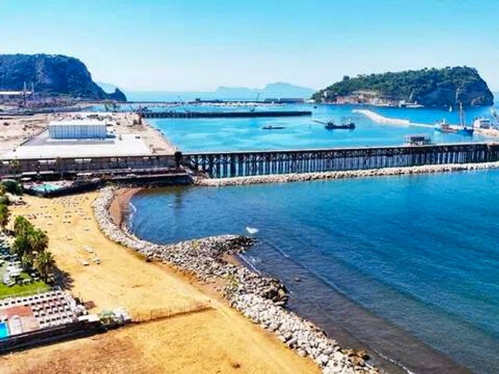 Appartamento trilocale in vendita in Piazza Bagnoli, Bagnoli, Napoli