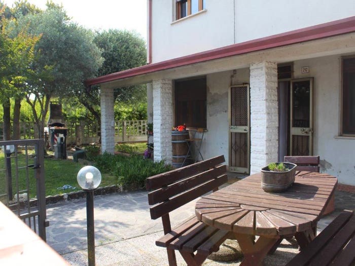 Casa con 6 locali in vendita in Stienta
