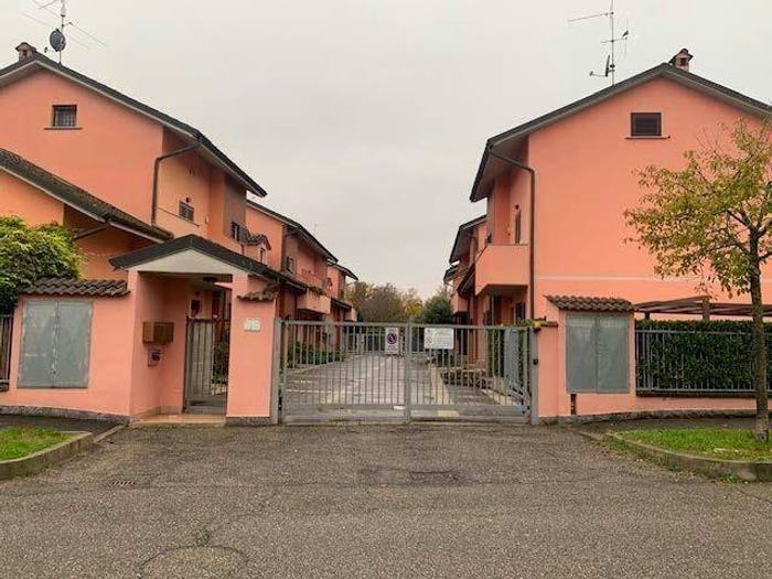 Casa con 5 locali in vendita in Frazione Pairana In Via Lussu, Landriano