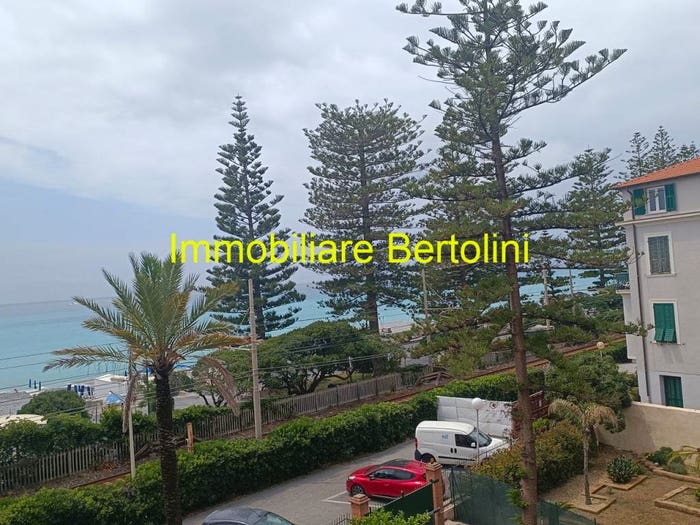 Appartamento trilocale in vendita in BORDIGHERA CENTRO PASSEGGIATA MARE, Centro, Bordighera
