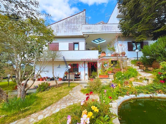 Casa con 6 locali in vendita in via dei Gelsomini, Centro, Anguillara Sabazia